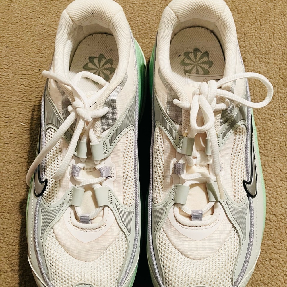 Nike White and Green Women's Sneakers